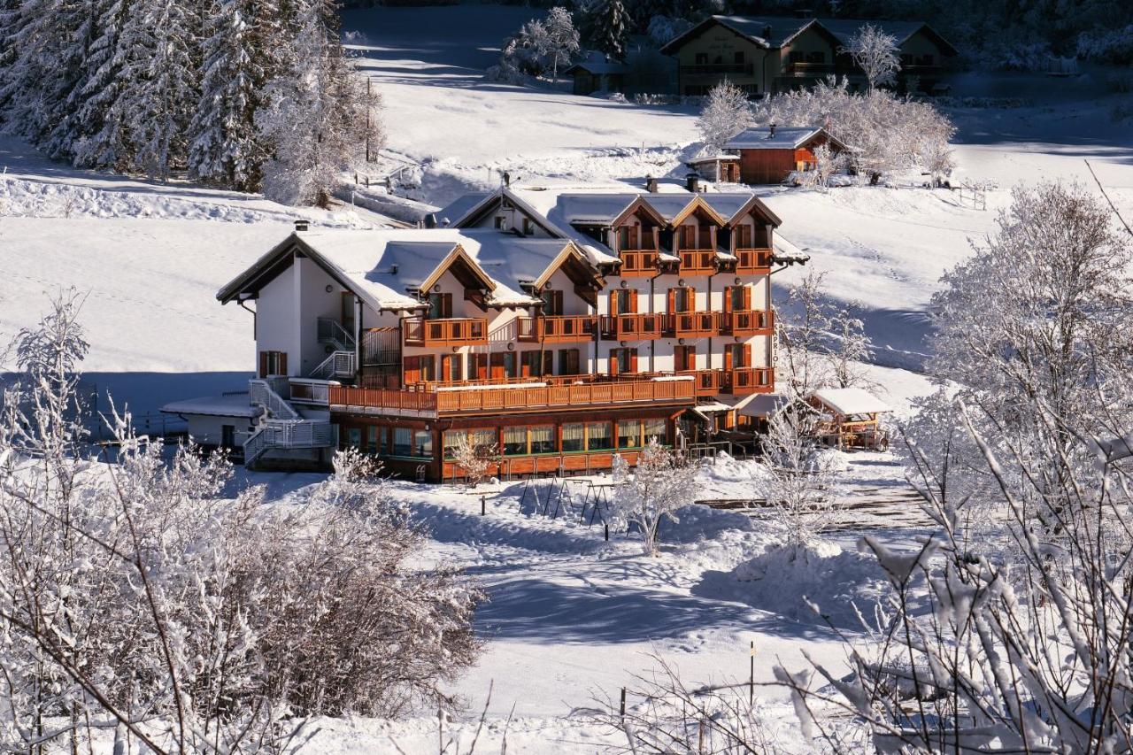 Kapriol Hotel Castello Tesino Kültér fotó